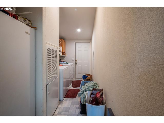 498 KLAMATH Ave Se, Bandon, OR 97411