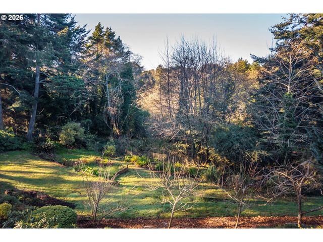 498 KLAMATH Ave Se, Bandon, OR 97411