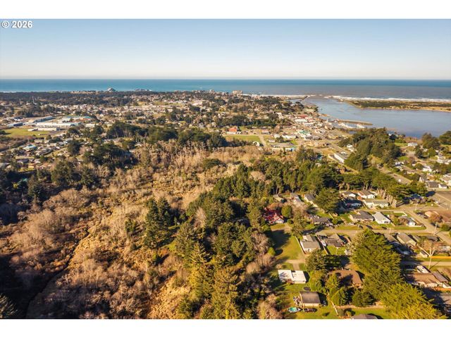 498 KLAMATH Ave Se, Bandon, OR 97411