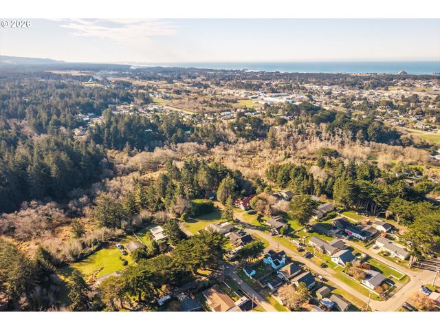 498 KLAMATH Ave Se, Bandon, OR 97411