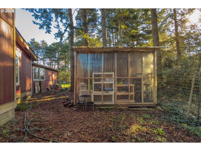 498 KLAMATH Ave Se, Bandon, OR 97411