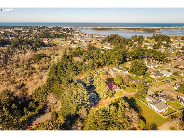 498 KLAMATH Ave Se, Bandon, OR 97411