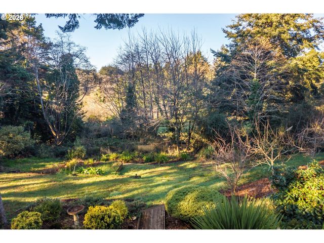 498 KLAMATH Ave Se, Bandon, OR 97411