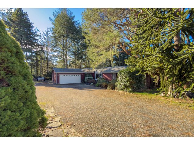 498 KLAMATH Ave Se, Bandon, OR 97411