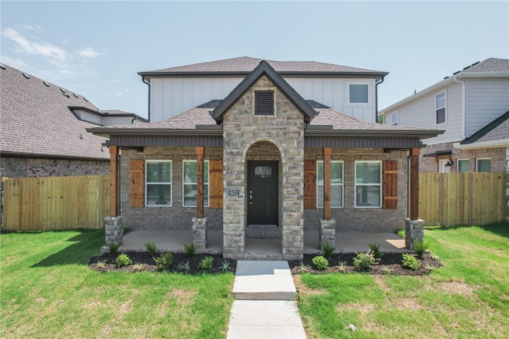 602 N Salem Road, Fayetteville, AR 72704