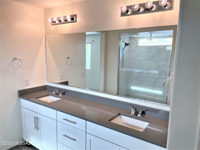 9450 N Andrina Drive, Tucson, AZ 85742