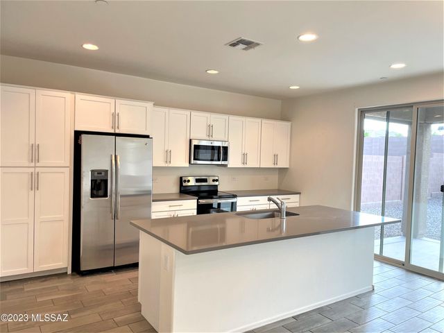 9450 N Andrina Drive, Tucson, AZ 85742