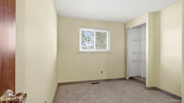 9384 Elaine Court, Taylor, MI 48180