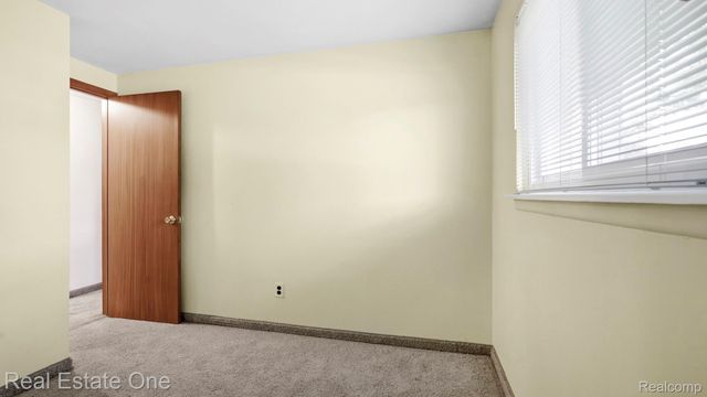 9384 Elaine Court, Taylor, MI 48180