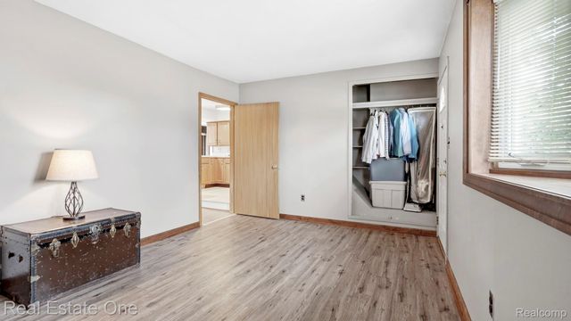 9384 Elaine Court, Taylor, MI 48180