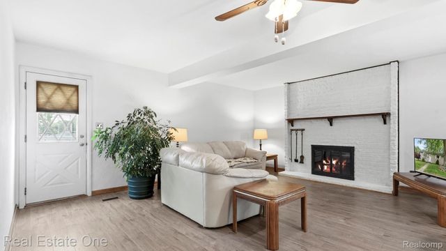 9384 Elaine Court, Taylor, MI 48180