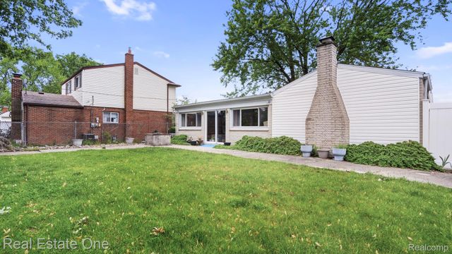 9384 Elaine Court, Taylor, MI 48180