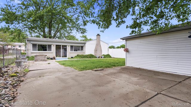 9384 Elaine Court, Taylor, MI 48180