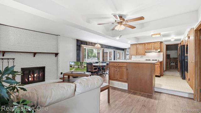 9384 Elaine Court, Taylor, MI 48180