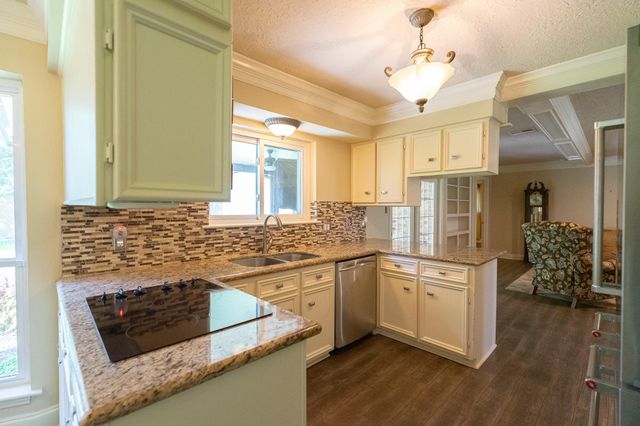 5105 Apple Springs Drive, Pearland, TX 77584