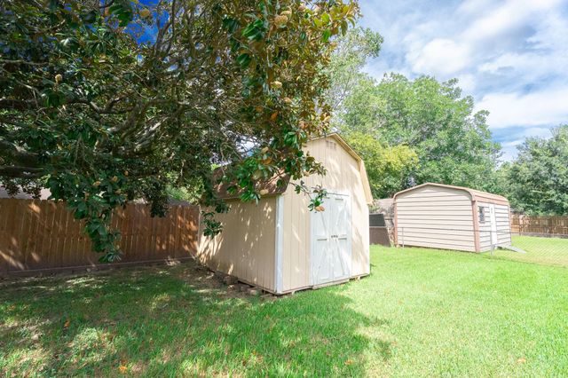 5105 Apple Springs Drive, Pearland, TX 77584