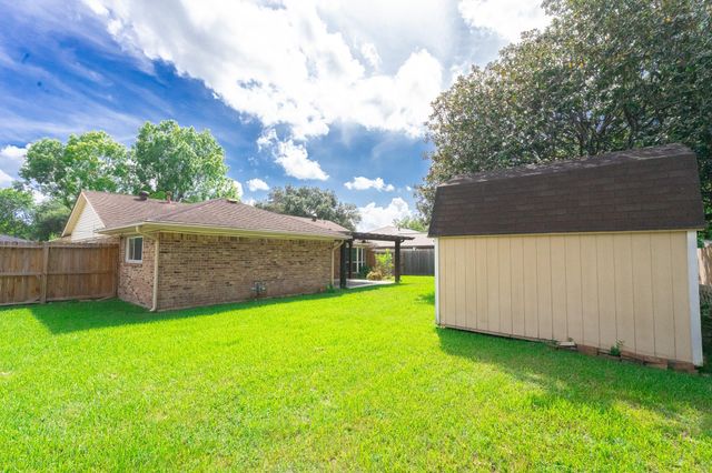 5105 Apple Springs Drive, Pearland, TX 77584