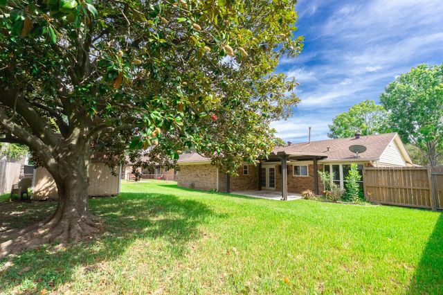 5105 Apple Springs Drive, Pearland, TX 77584