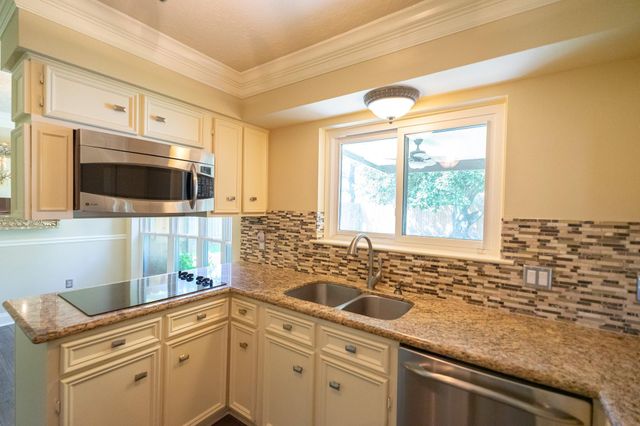 5105 Apple Springs Drive, Pearland, TX 77584