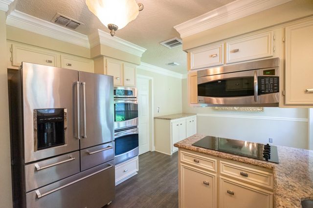 5105 Apple Springs Drive, Pearland, TX 77584