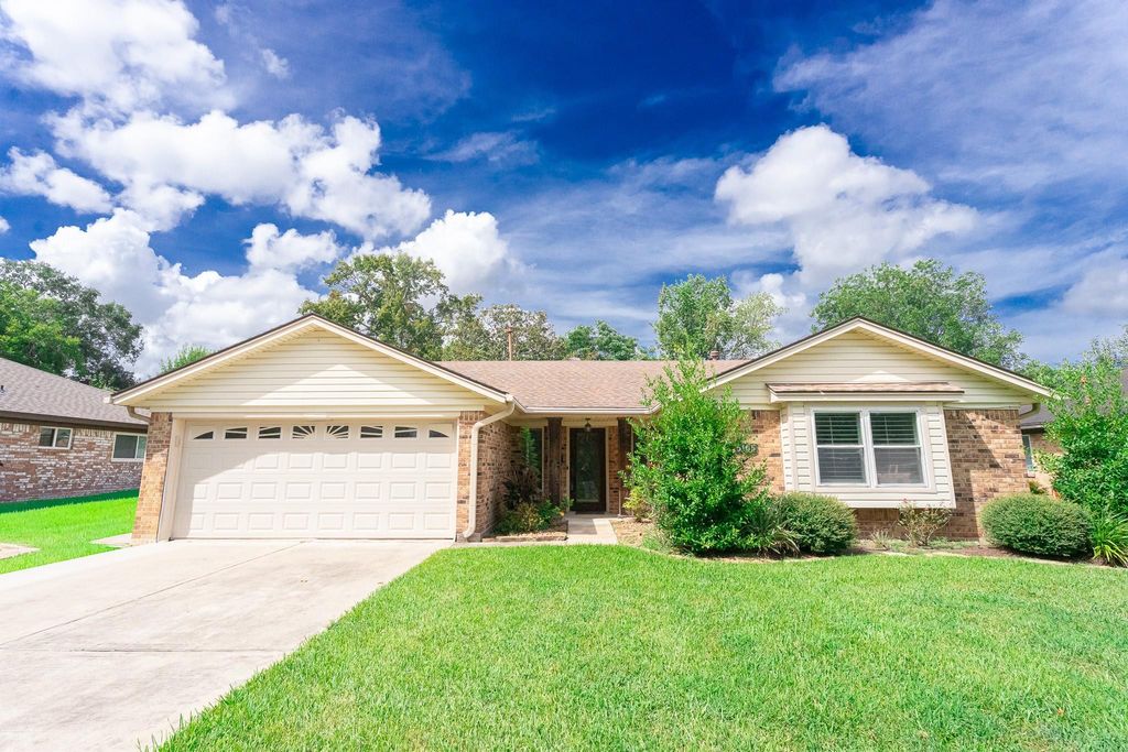 5105 Apple Springs Drive, Pearland, TX 77584
