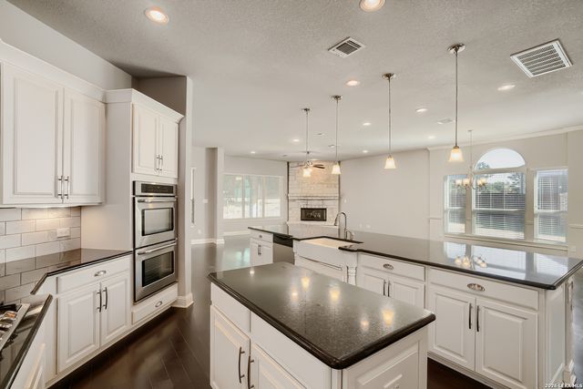 323 ALLEMANIA DR, New Braunfels, TX 78132