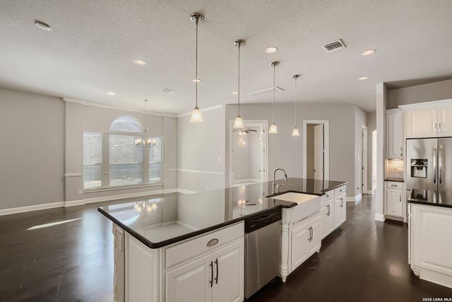 323 ALLEMANIA DR, New Braunfels, TX 78132