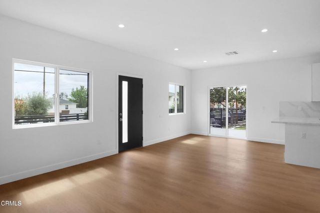 112 N Kenneth Road 201, Burbank, CA 91501