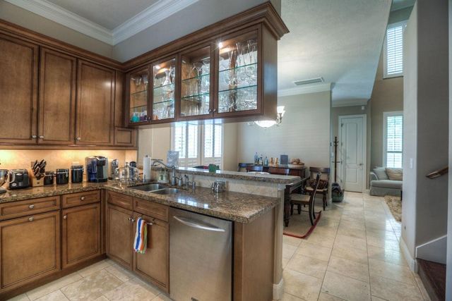 1043 Memorial Village Drive, Houston, TX 77024