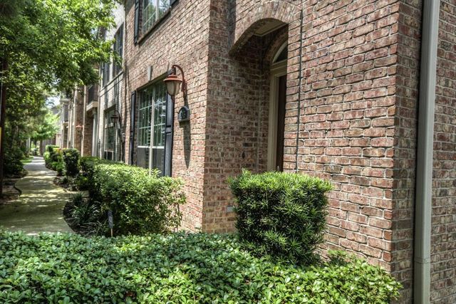 1043 Memorial Village Drive, Houston, TX 77024