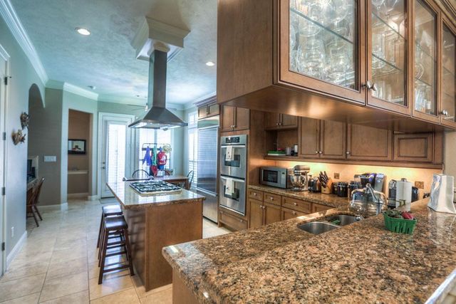 1043 Memorial Village Drive, Houston, TX 77024