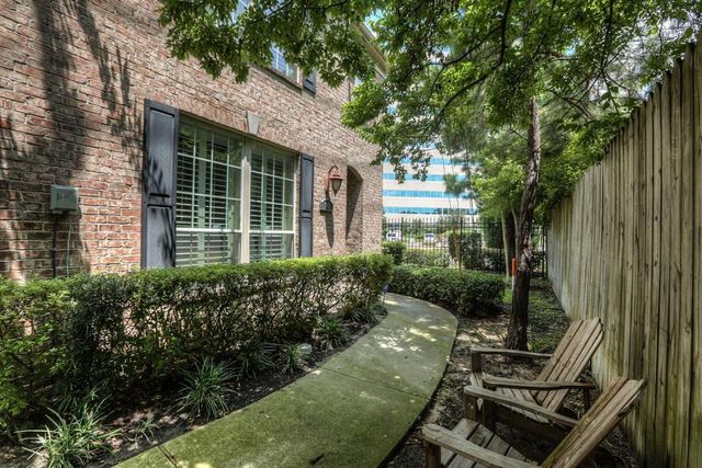 1043 Memorial Village Drive, Houston, TX 77024