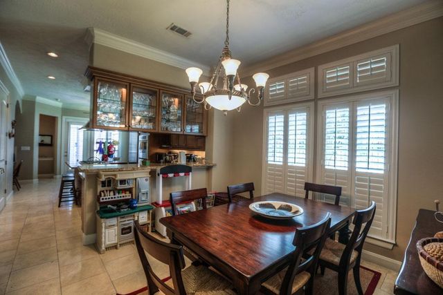 1043 Memorial Village Drive, Houston, TX 77024