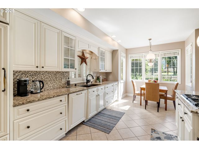 8305 Ne 71ST St, Vancouver, WA 98662