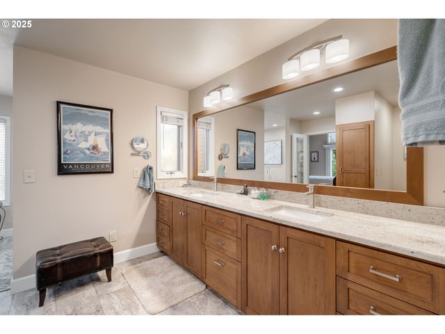 8305 Ne 71ST St, Vancouver, WA 98662