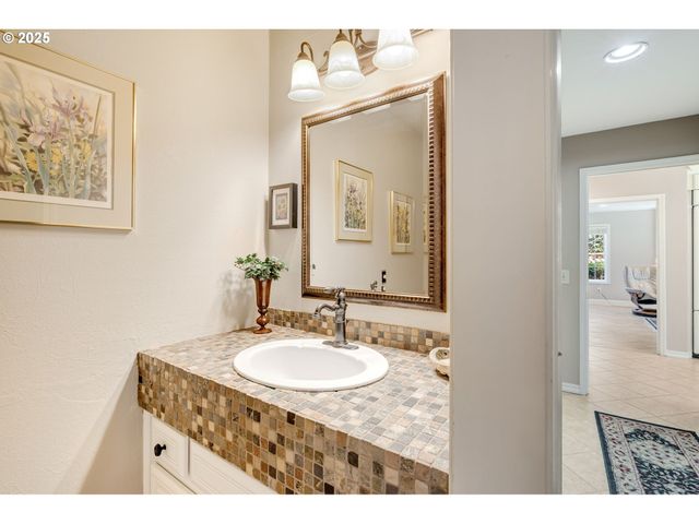 8305 Ne 71ST St, Vancouver, WA 98662