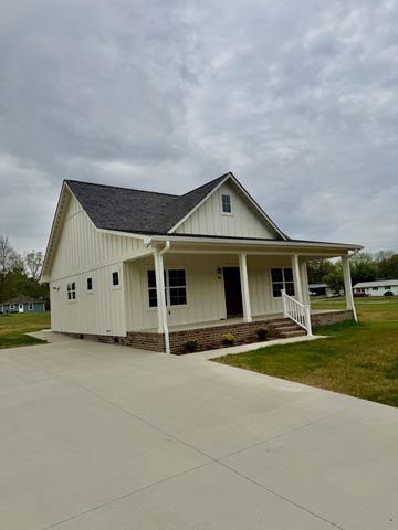 909 Hickory St, Lawrenceburg, TN 38464