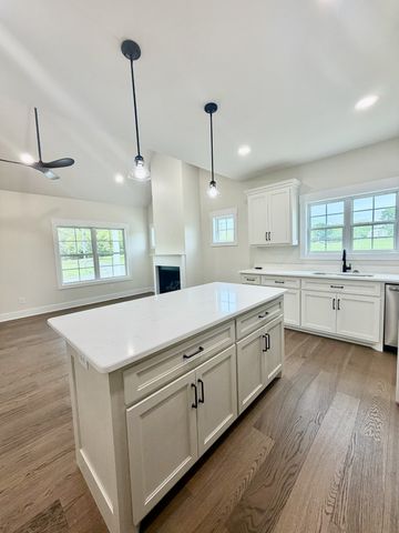 909 Hickory St, Lawrenceburg, TN 38464