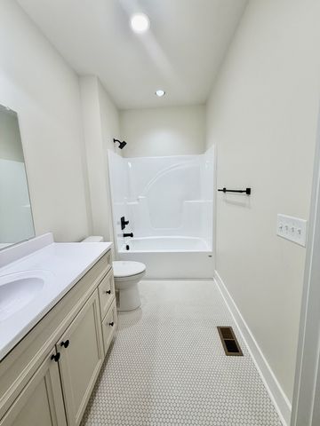 909 Hickory St, Lawrenceburg, TN 38464