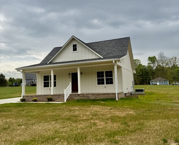 909 Hickory St, Lawrenceburg, TN 38464