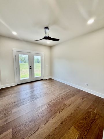 909 Hickory St, Lawrenceburg, TN 38464