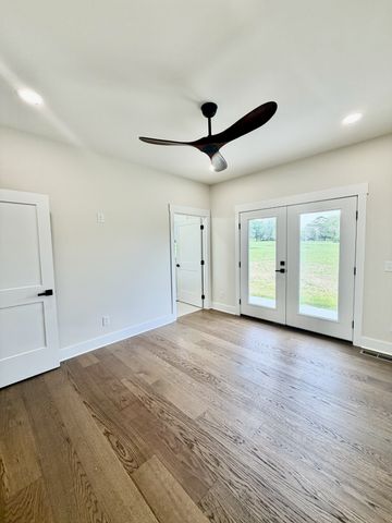 909 Hickory St, Lawrenceburg, TN 38464
