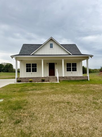 909 Hickory St, Lawrenceburg, TN 38464