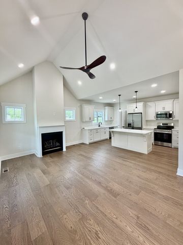 909 Hickory St, Lawrenceburg, TN 38464