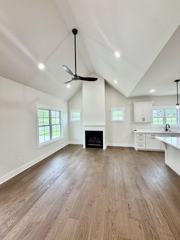 909 Hickory St, Lawrenceburg, TN 38464