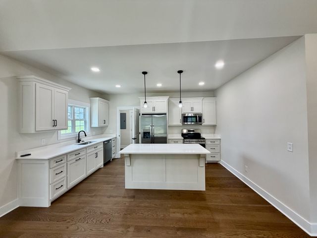 909 Hickory St, Lawrenceburg, TN 38464