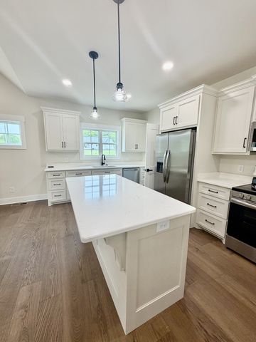 909 Hickory St, Lawrenceburg, TN 38464