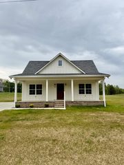 909 Hickory St, Lawrenceburg, TN 38464