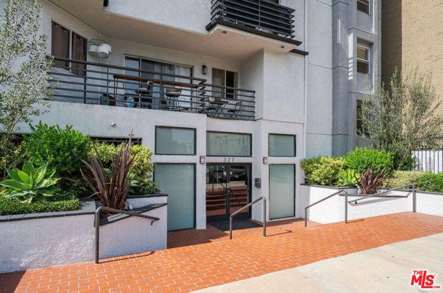 327 Chestnut Avenue 104, Long Beach, CA 90802