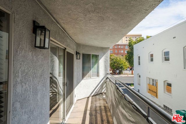 327 Chestnut Avenue 104, Long Beach, CA 90802